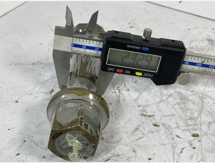 Шпилька заднего колеса с гайкой 3104051-A0E