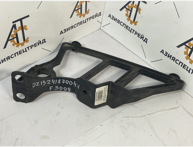 Кронштейн солнцезащитного козырька DZ13241870044
