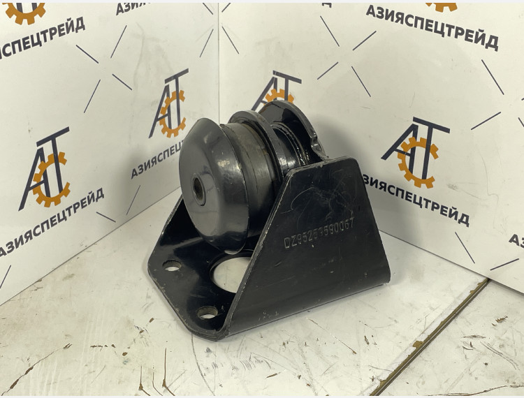 Кронштейн крепления двигателя с подушкой левый F3000 DZ95259590067