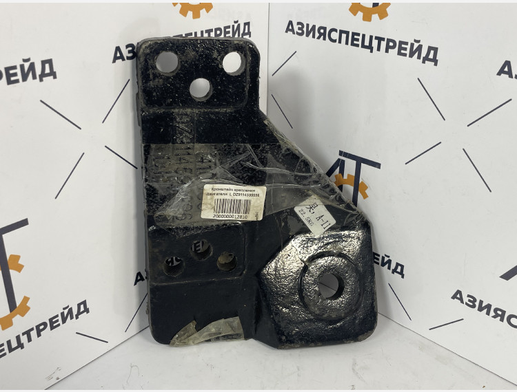 Кронштейн крепления двигателя  L DZ9114599996