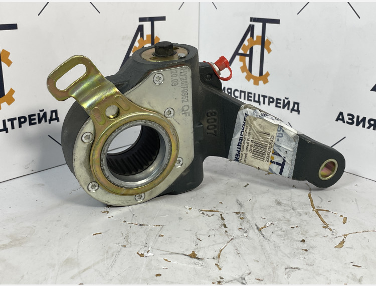 Рычаг тормозной (трещетка) задний, левый 81.50610.6211 (3879) 26 шл.